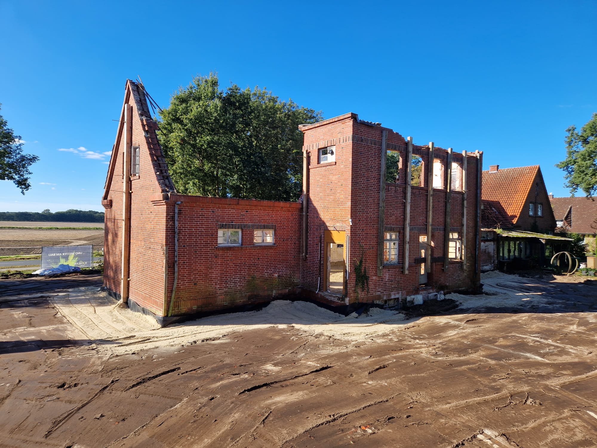 Rückbau einer alten Grundschule in Lingen – Rückbau in Lingen durch HS Erdarbeit & Abbruch