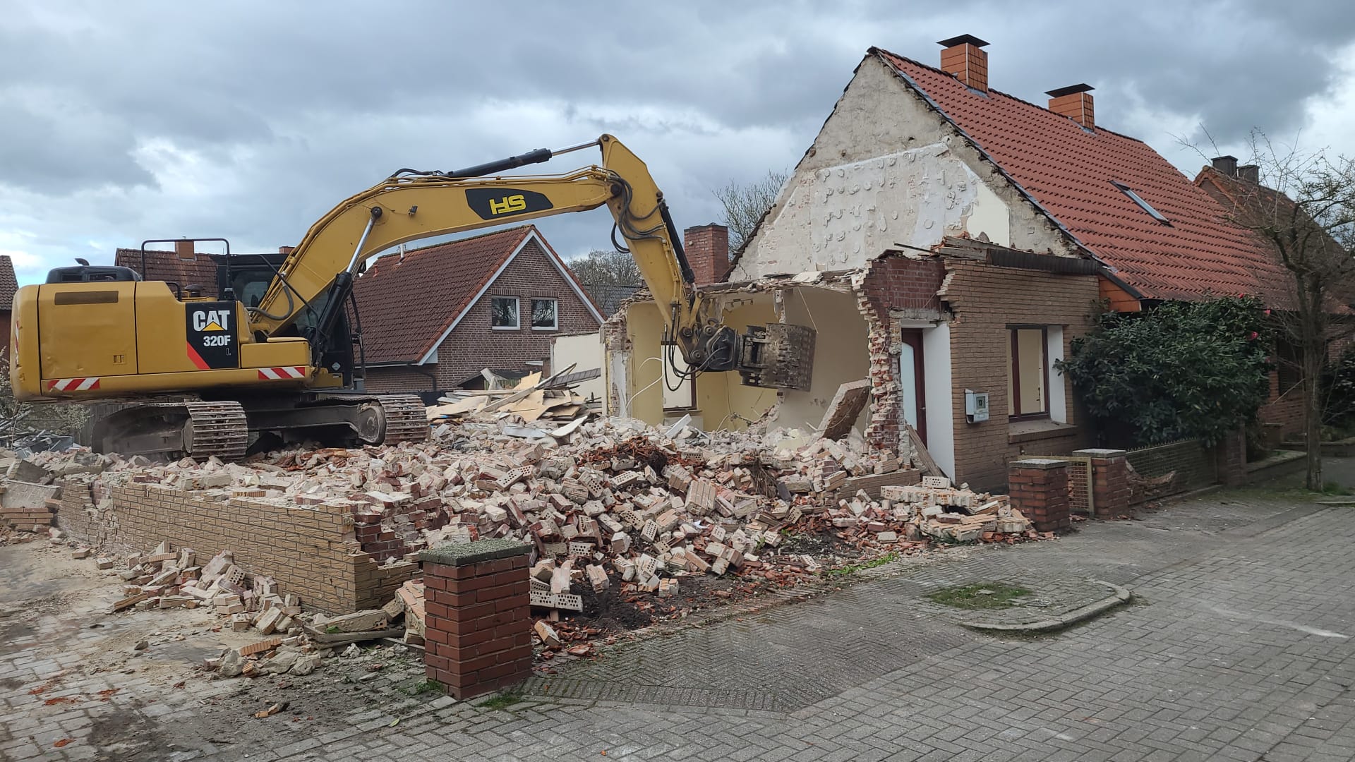 Rückbau eines EFH am Altenlingener Weg in Lingen – Rückbau in Lingen durch HS Erdarbeit & Abbruch